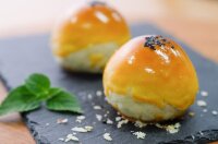 烏豆沙蛋黃酥 - 賞味期限較短